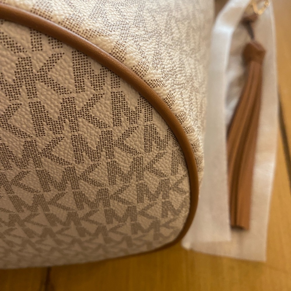Michael Kors Cream Bucket Bag Brooke Vanilla NEW Authentic w tags dust bag 🎊 - Picture 9 of 15